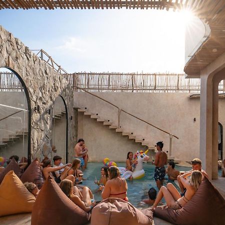 Atlas Gili Party Hostel Quần đảo Gili Ngoại thất bức ảnh