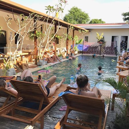 Atlas Gili Party Hostel Quần đảo Gili Ngoại thất bức ảnh