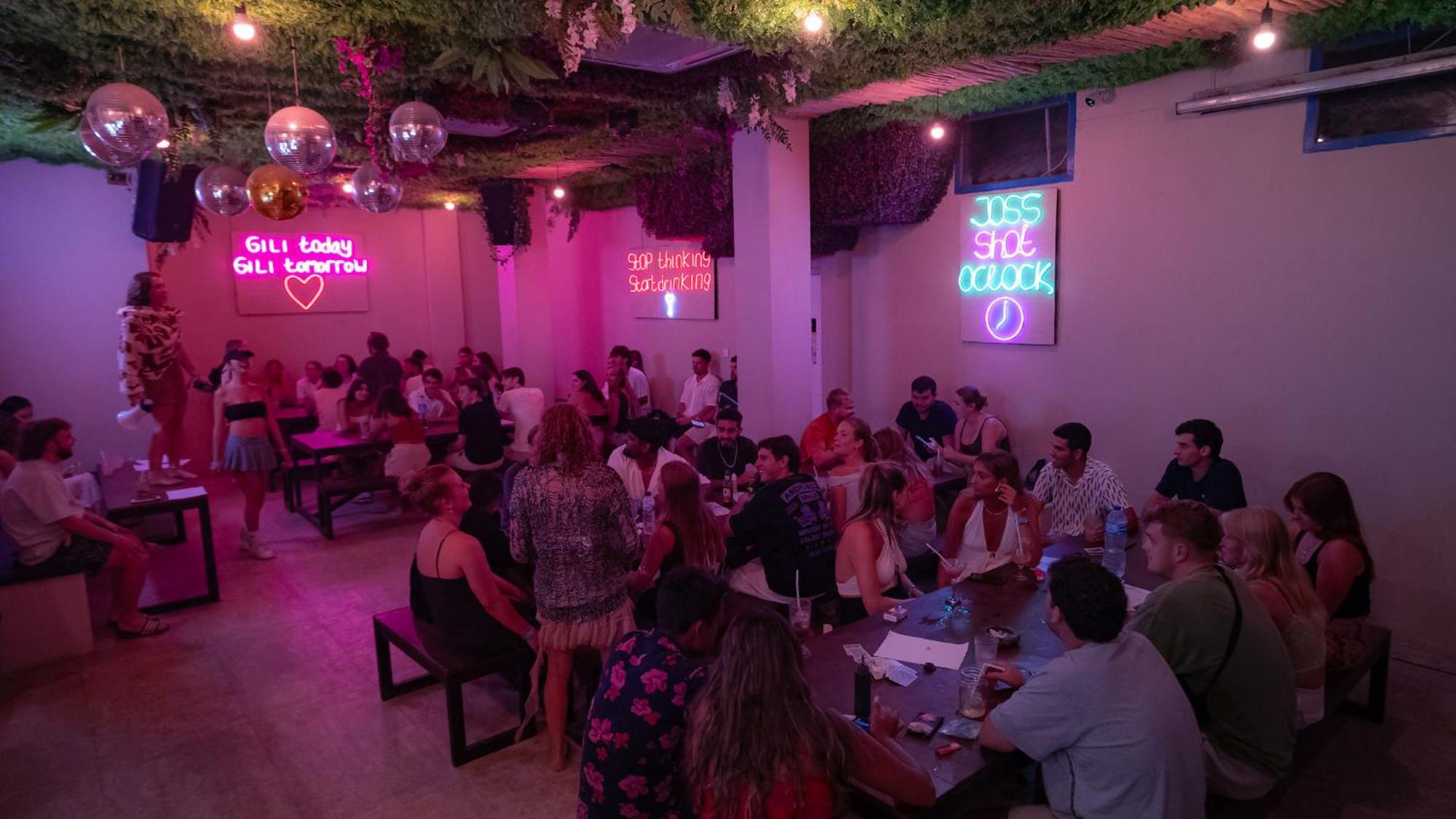Atlas Gili Party Hostel Quần đảo Gili Ngoại thất bức ảnh