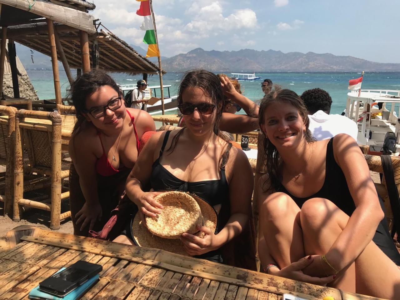 Atlas Gili Party Hostel Quần đảo Gili Ngoại thất bức ảnh