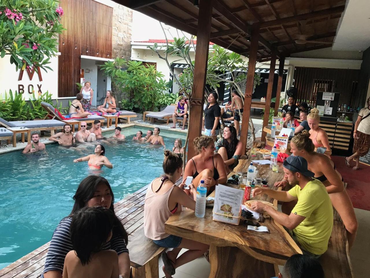 Atlas Gili Party Hostel Quần đảo Gili Ngoại thất bức ảnh